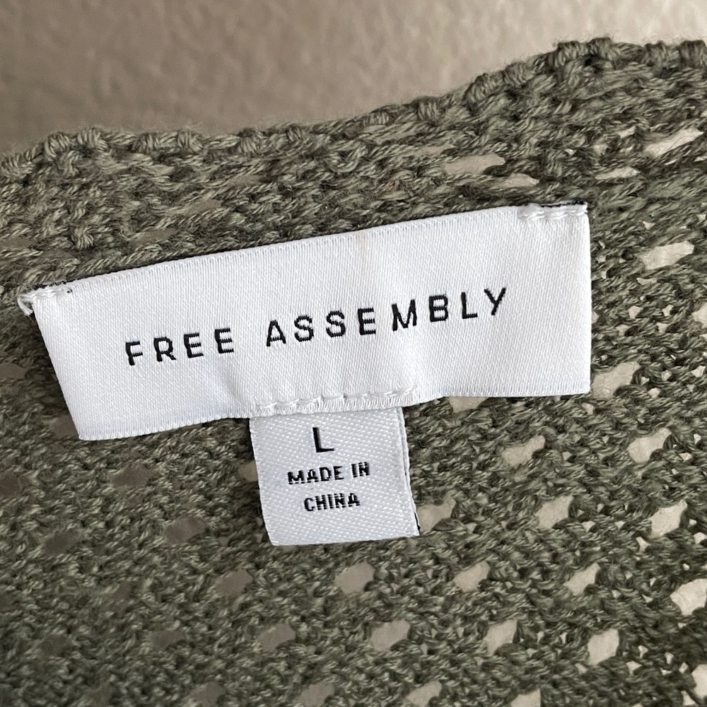 Free Assembly olive green crochet puff sleeve sweater top - Picture 6 of 9